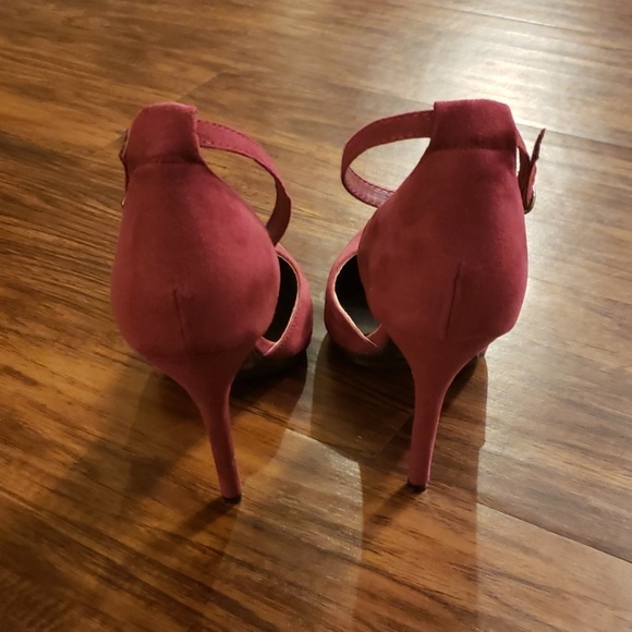 Heels - Picture 4 of 5